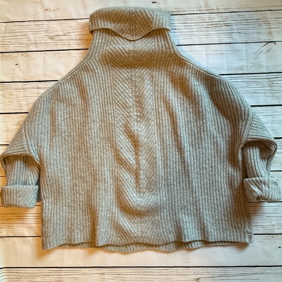 Nordstrom Collection Cashmere Gray Boxy Cropped Turtleneck Sweater Size XL - Picture 3 of 9